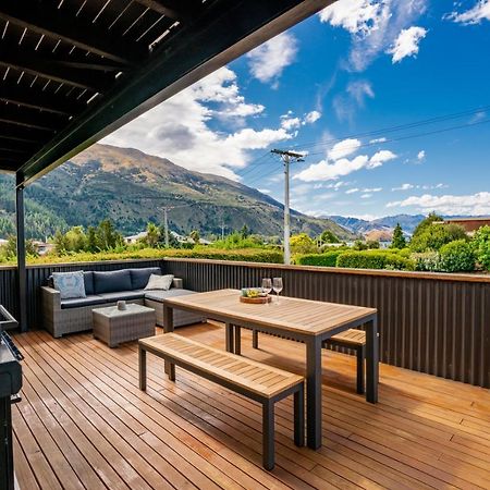 Views On Parry - Lake Hawea Holiday Home Bagian luar foto