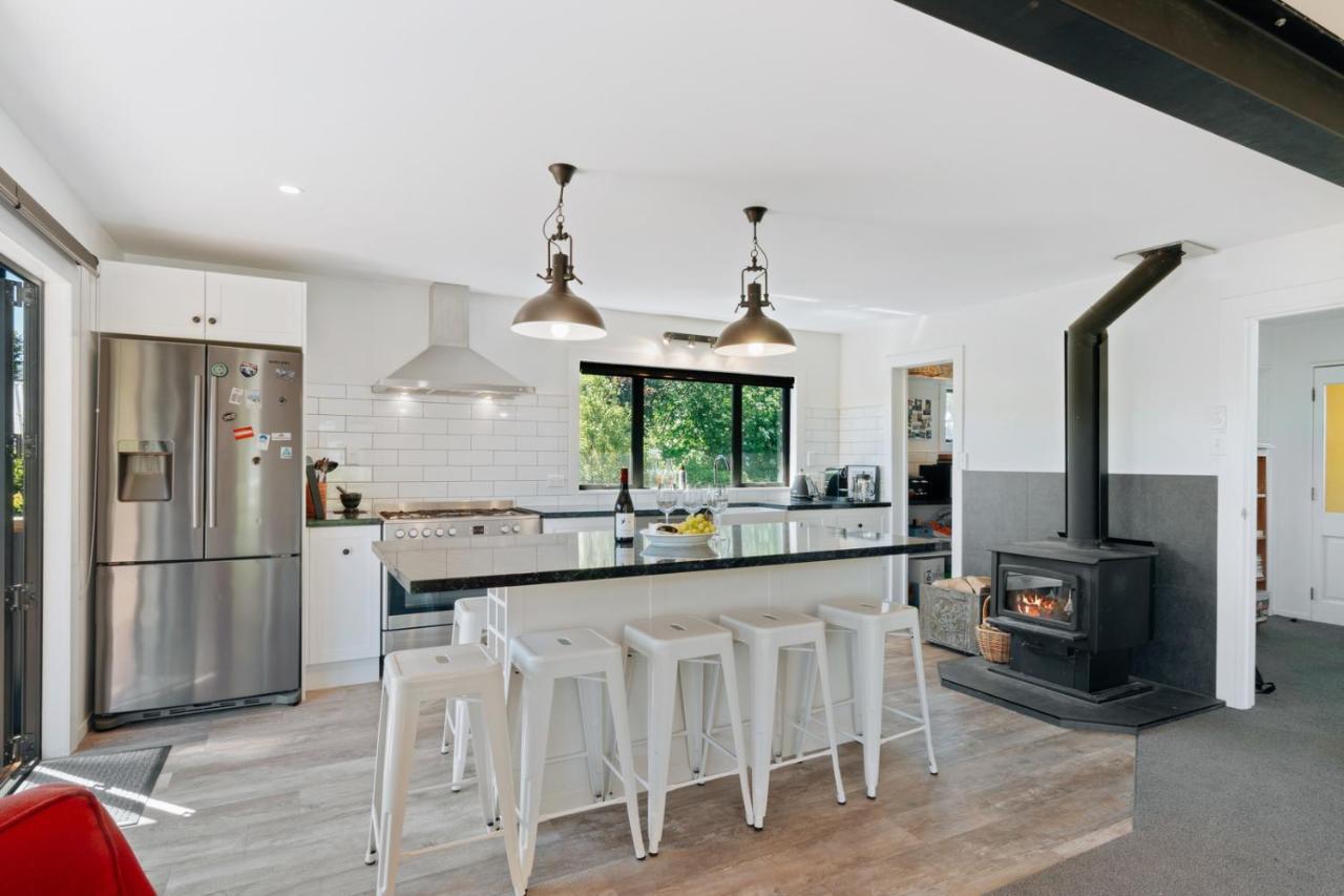 Views On Parry - Lake Hawea Holiday Home Bagian luar foto