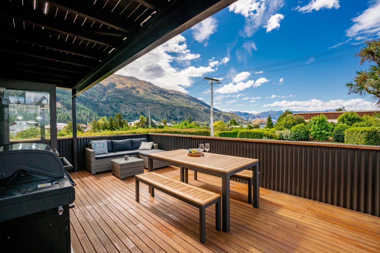 Views On Parry - Lake Hawea Holiday Home Bagian luar foto