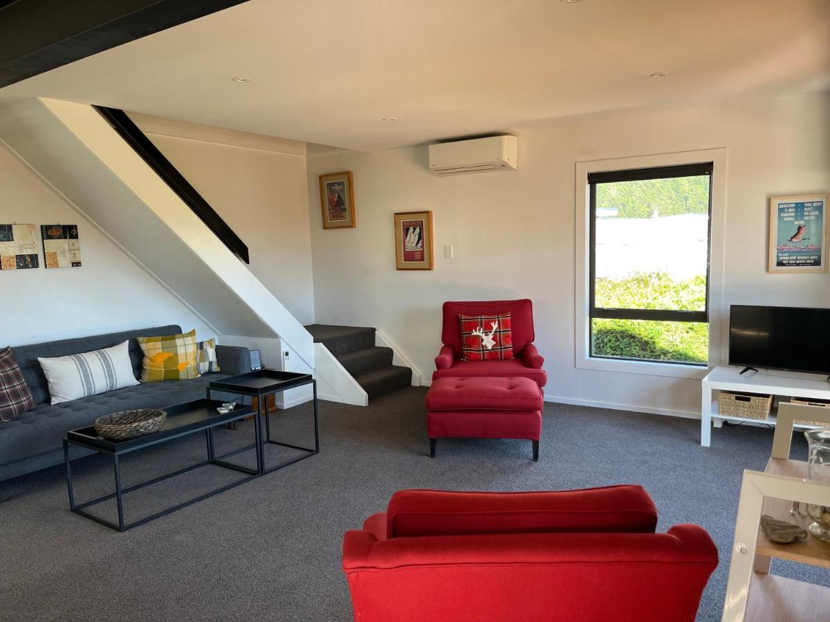 Views On Parry - Lake Hawea Holiday Home Bagian luar foto
