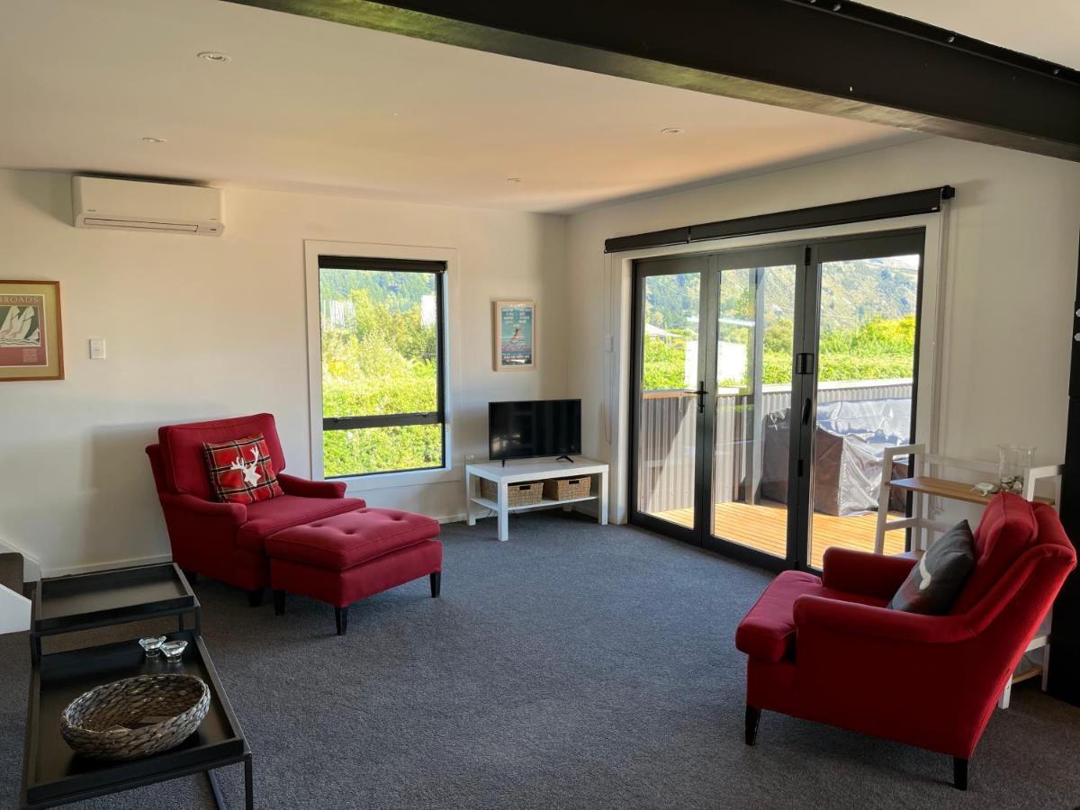 Views On Parry - Lake Hawea Holiday Home Bagian luar foto