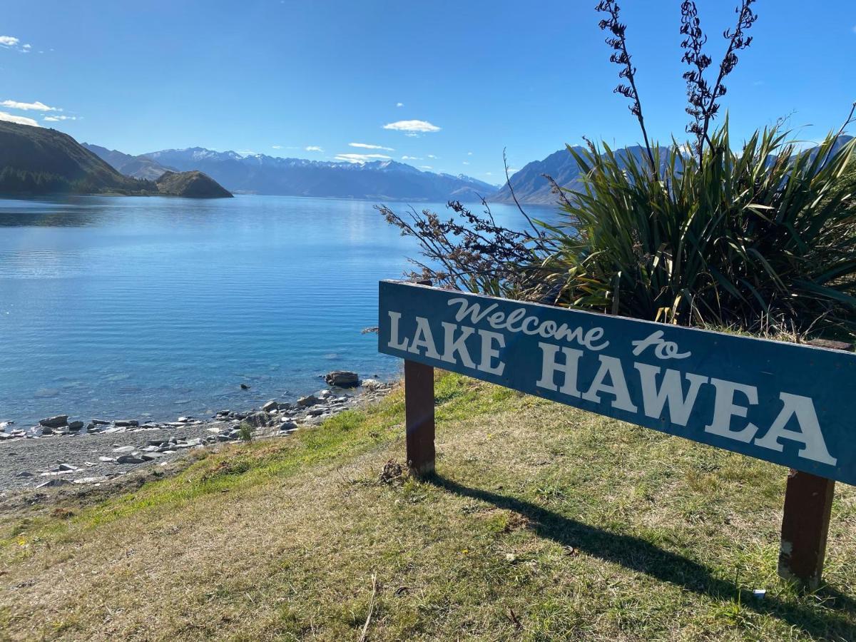 Views On Parry - Lake Hawea Holiday Home Bagian luar foto
